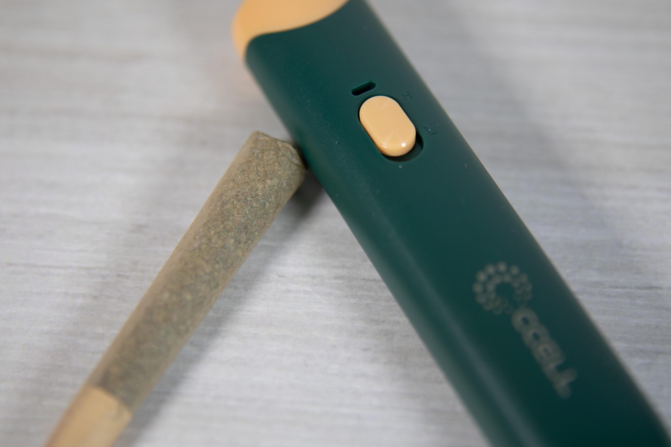 Cannabis Vaping vs. Smoking: Comparing Health and Cleanliness